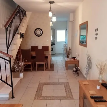 Holiday home No3,23 Neilmmantos St Peyia